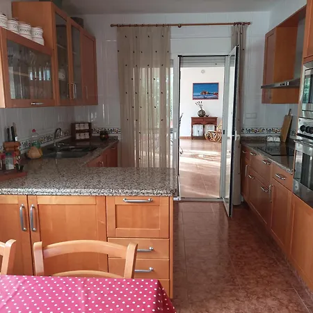 Con Gran Jardin Y Piscina Privada *