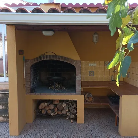 Con Gran Jardin Y Piscina Privada