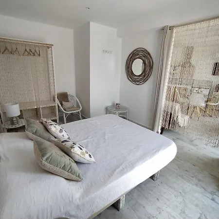 Laura Apartment *