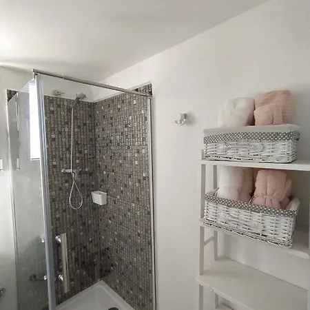 Laura Apartment *