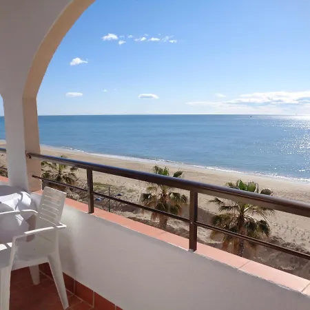 Apartment Benedicto Xiii: Beachfront With Parking & Modern Amenities