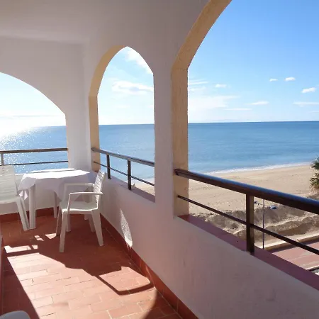 Benedicto Xiii: Beachfront With Parking & Modern Amenities Apartment