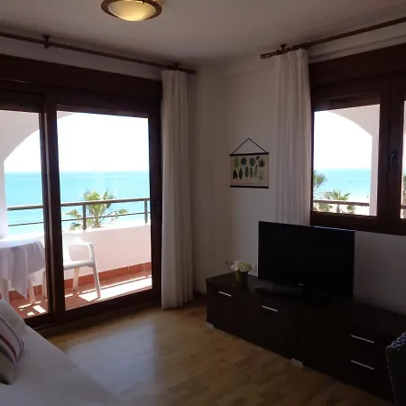 Apartment Benedicto Xiii: Beachfront With Parking & Modern Amenities