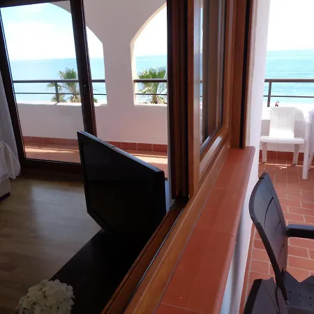 Benedicto Xiii: Beachfront With Parking & Modern Amenities