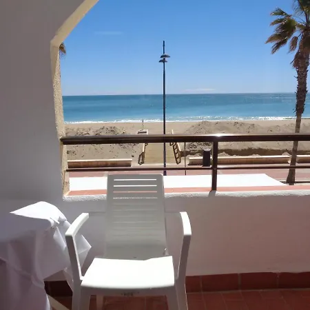 Apartment Benedicto Xiii: Beachfront With Parking & Modern Amenities