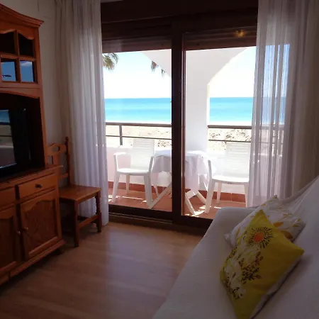 Benedicto Xiii: Beachfront With Parking & Modern Amenities *