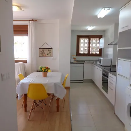 Apartment Benedicto Xiii: Beachfront With Parking & Modern Amenities