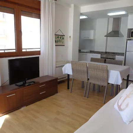 Benedicto Xiii: Beachfront With Parking & Modern Amenities Apartment *