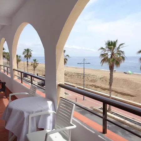 Apartment Benedicto Xiii: Beachfront With Parking & Modern Amenities *