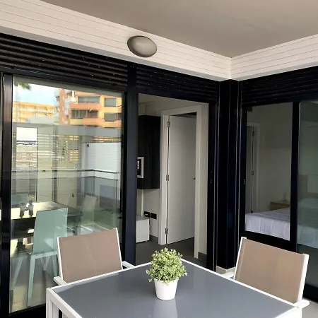 Con Jardin En Primera Linea De Playa Con Parking Y Piscina Apartment