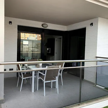 Con Jardin En Primera Linea De Playa Con Parking Y Piscina *