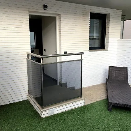 Con Jardin En Primera Linea De Playa Con Parking Y Piscina Peniscola