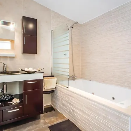 Holiday home Amazing In With Kitchen *