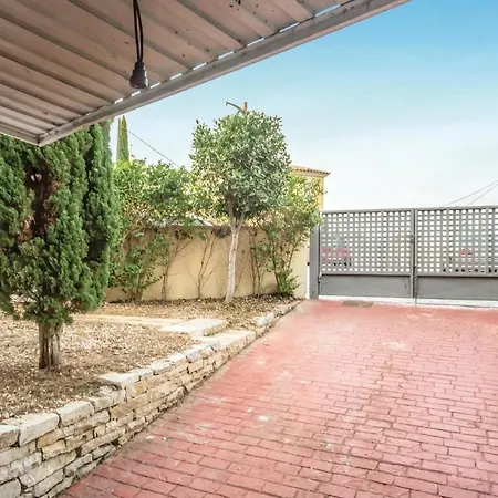 Amazing In With Kitchen Holiday home