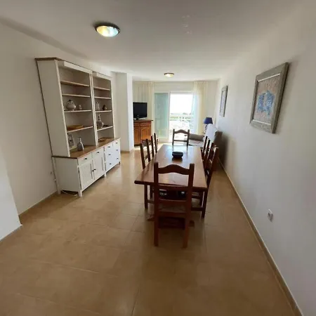 Apartamento Con Piscina Frente Al Mar Apartment *