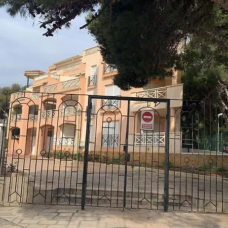 Apartamento Con Piscina Frente Al Mar Apartment *