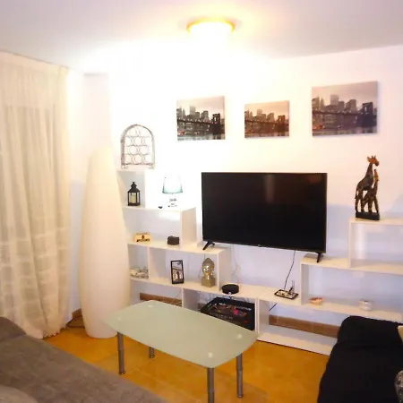 Edison Lek Apartment