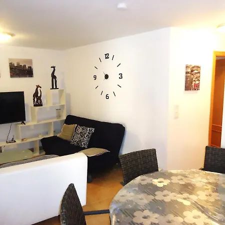 Apartment Edison Lek