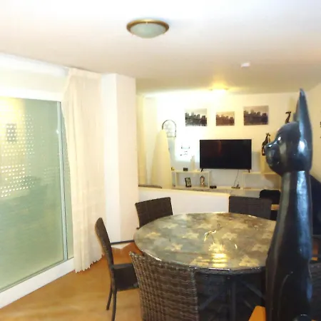 Apartment Edison Lek
