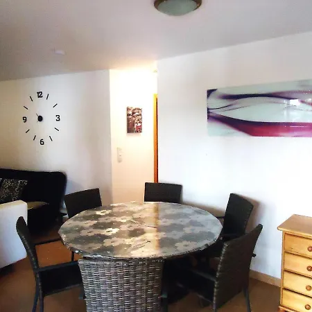 Edison Lek Apartment