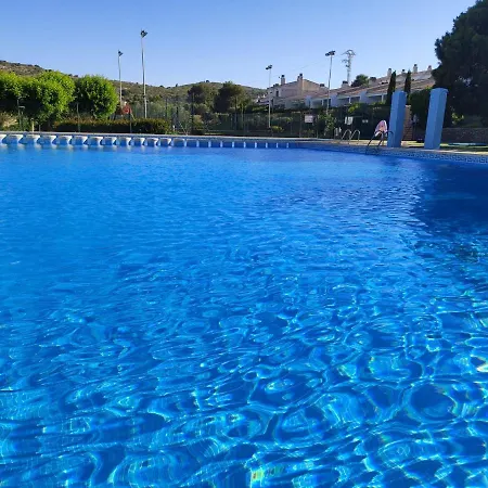 Adosado Con Piscina, Aire Acondicionado, Parking Y Pista De Tenis *