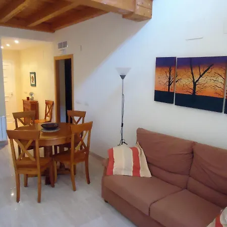 Ciudad Jardin Apartment *