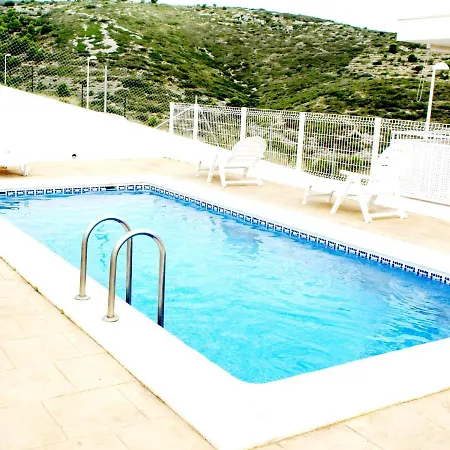 Adosado Con Fantasticas Vistas Al Mar Y Piscina. *