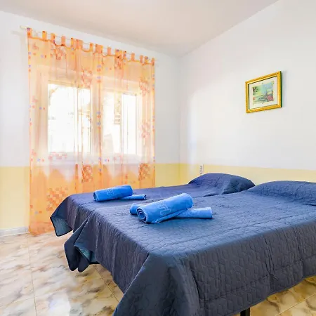 Apartment Escudos-4 By Interhome