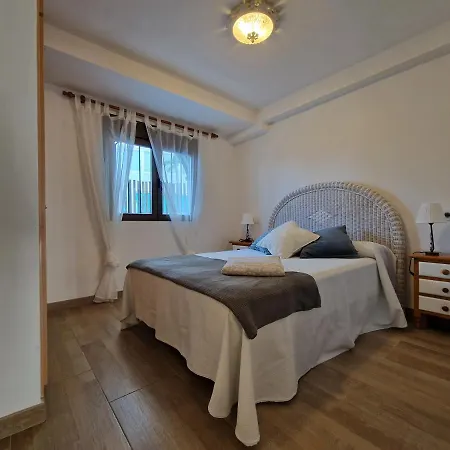 Beachside Apartment *