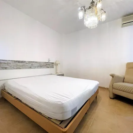 Edison Lek Con Aire Apartment