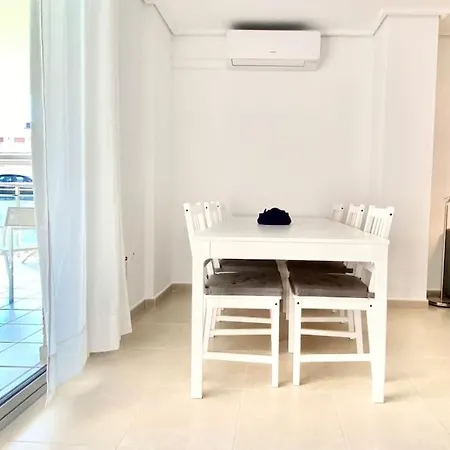 Apartment Modern With Pool Close To The Beach. *