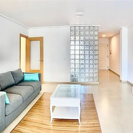 Apartment Modern With Pool Close To The Beach.