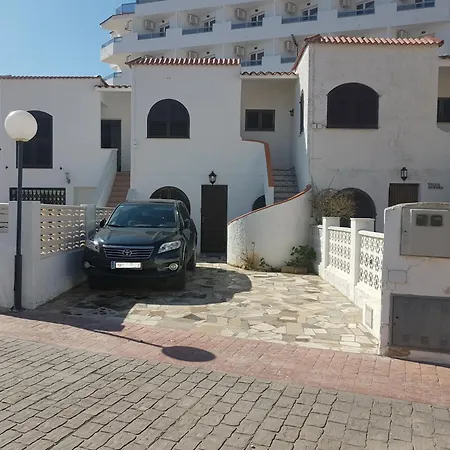 Beachside Apartment *