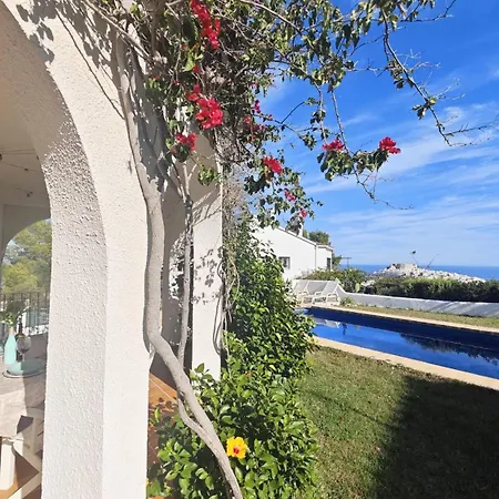 Merbea Magnifica En Villa *