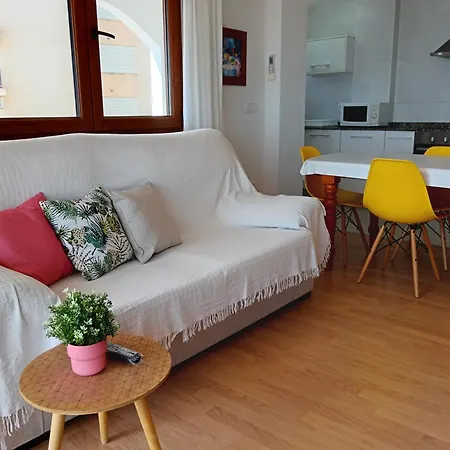 Apartment Benedicto Xiii: Beachfront With Parking & Modern Amenities