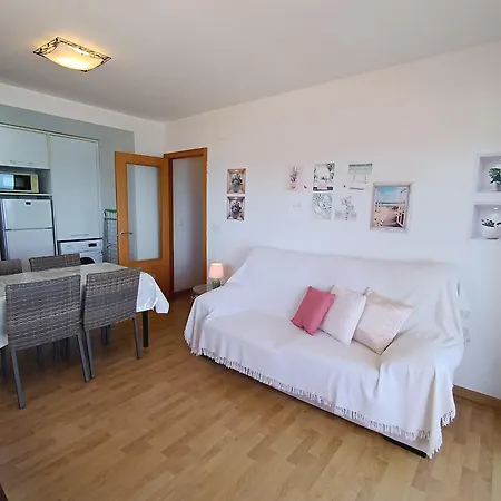 Apartment Benedicto Xiii: Beachfront With Parking & Modern Amenities