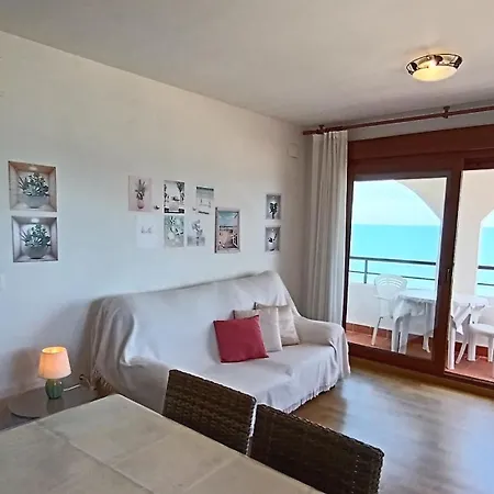 Benedicto Xiii: Beachfront With Parking & Modern Amenities