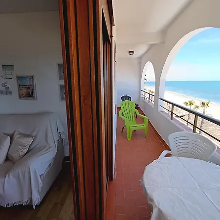 Benedicto Xiii: Beachfront With Parking & Modern Amenities Apartment *