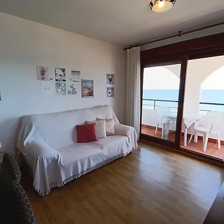 Apartment Benedicto Xiii: Beachfront With Parking & Modern Amenities