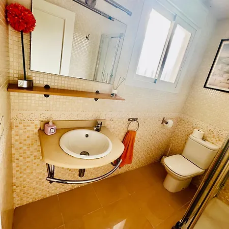 Con Piscina Privada Y Aacc *