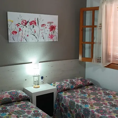Adosado Con Piscina, Aire Acondicionado, Parking Y Pista De Tenis *
