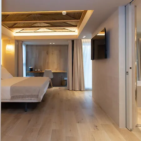 Xulos & Guest house *