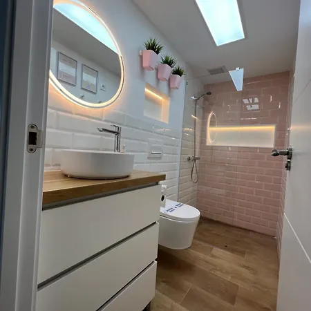Apartment Nuevo Centrico En Primera Linea De Playa Con Vistas Al Mar, Piscina, Aire Acondicionado Y Wifi *