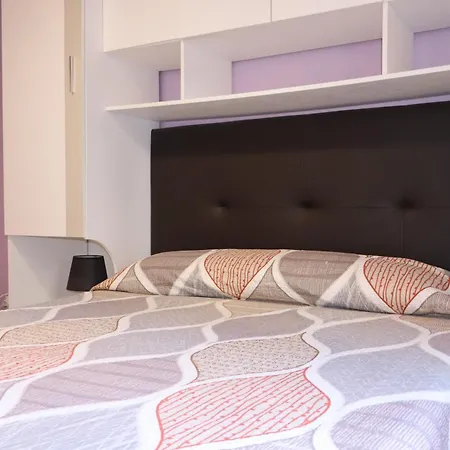 Edison Lek Con Aire Apartment *