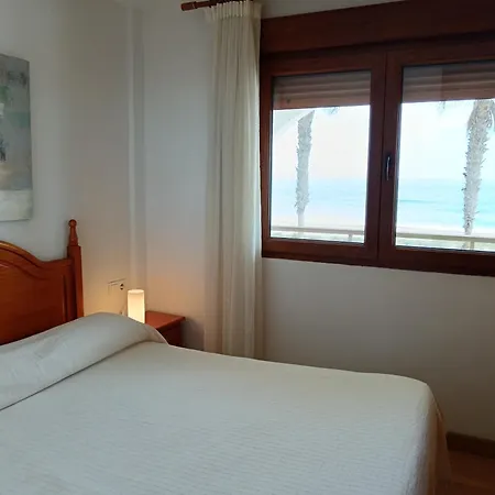 Apartment Benedicto Xiii: Beachfront With Parking & Modern Amenities