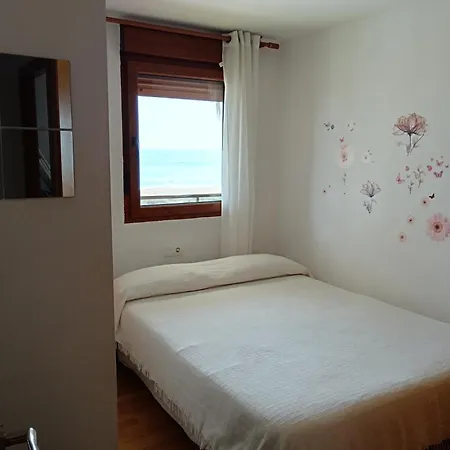 Apartment Benedicto Xiii: Beachfront With Parking & Modern Amenities *