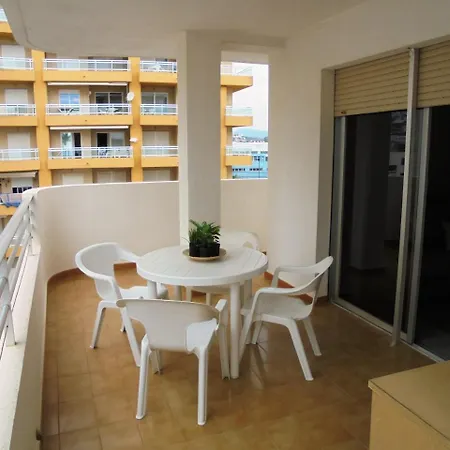 Coliseum Apartment *