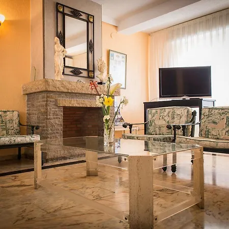 Felipe Ii Hotel 2*