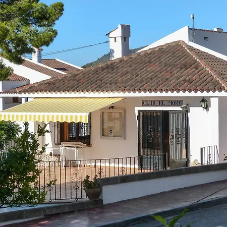 Contemporary In With 2 Bedrooms, Sun Terrace, Pool Apartment