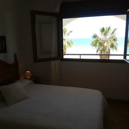 Apartment Benedicto Xiii: Beachfront With Parking & Modern Amenities